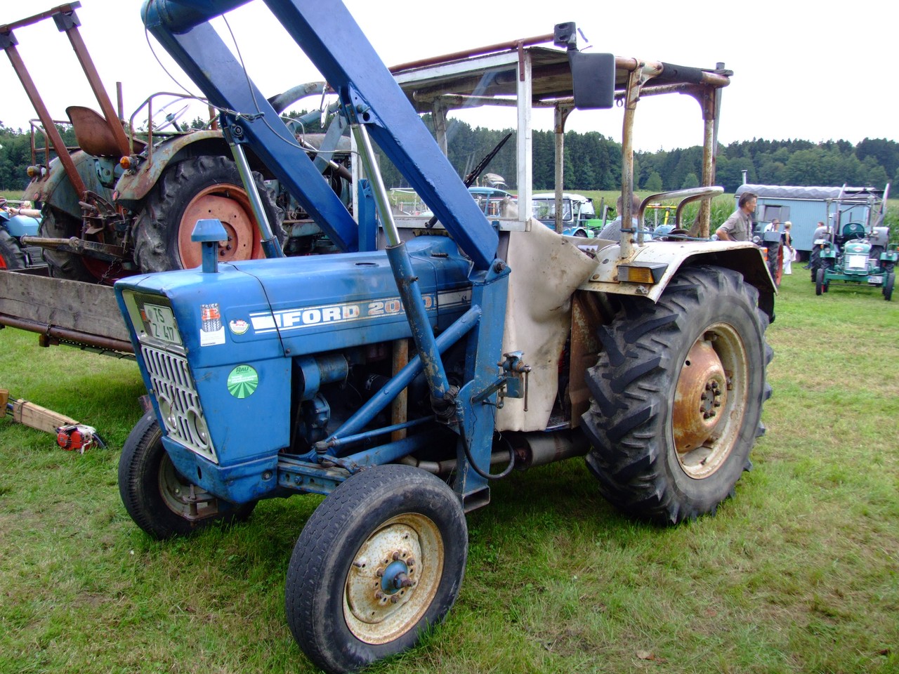 Ford 2000 tractor with front loader